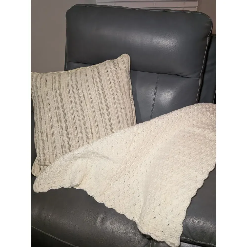 Vintage Hand-Crocheted Cream Baby Blanket – Textured Shell Stitch Afghan 29